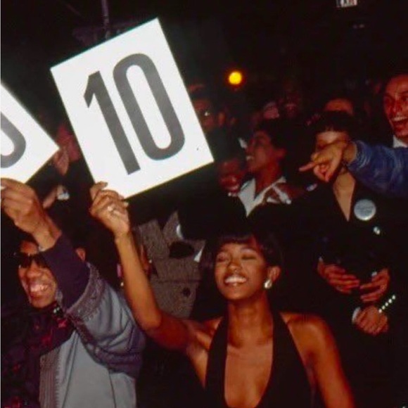 Meet your Posher, Rae - Picture 1 of 1